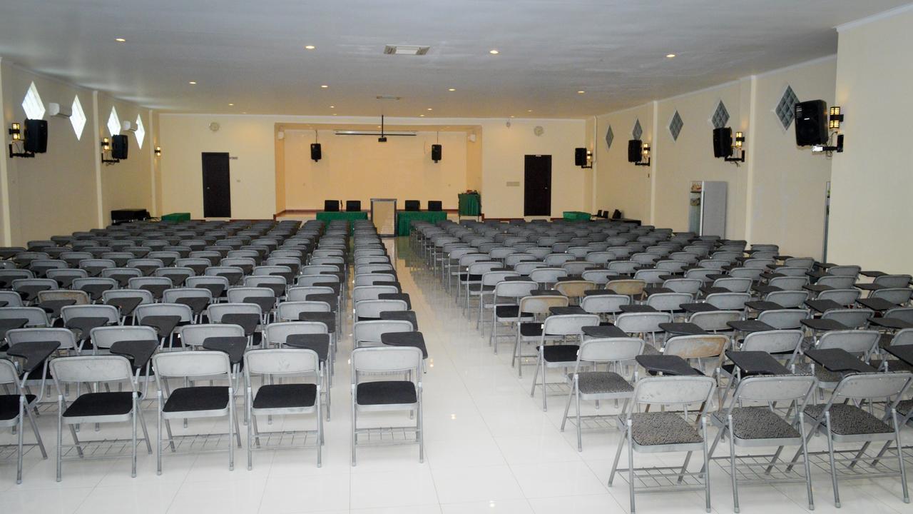 Uni Beach Hotel Pangandaran Bagian luar foto