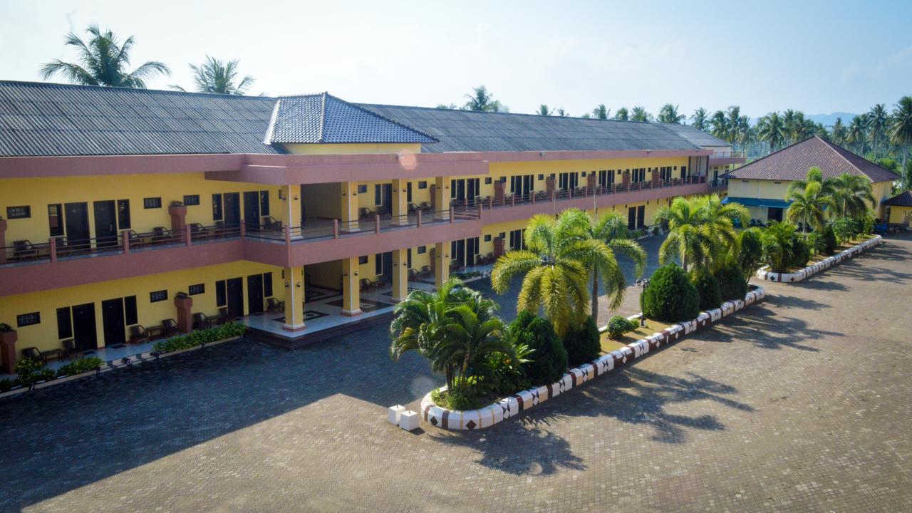 Uni Beach Hotel Pangandaran Bagian luar foto